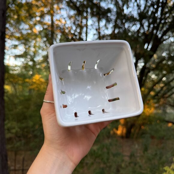 Sur La Table Berry Basket White Ceramic - Picture 4 of 5